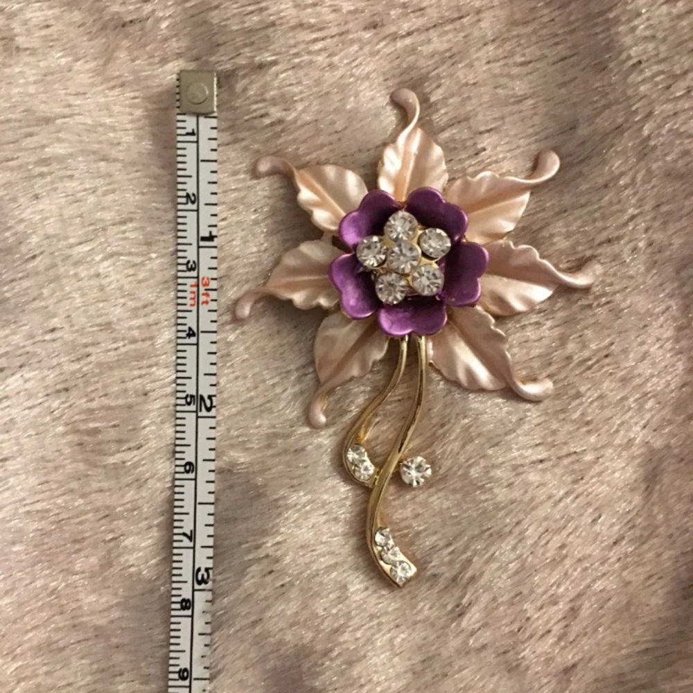 ♦️SOLD♦️ Gold-Tone Flower Broach - Picture 4 of 4